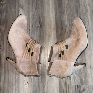 Bella Vita Tan Heeled Boots with Side Zipper
